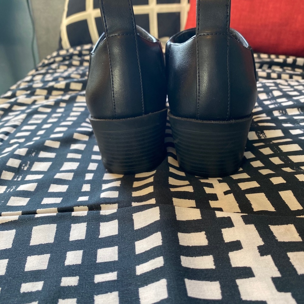 Booties Divided - Picture 3 of 5